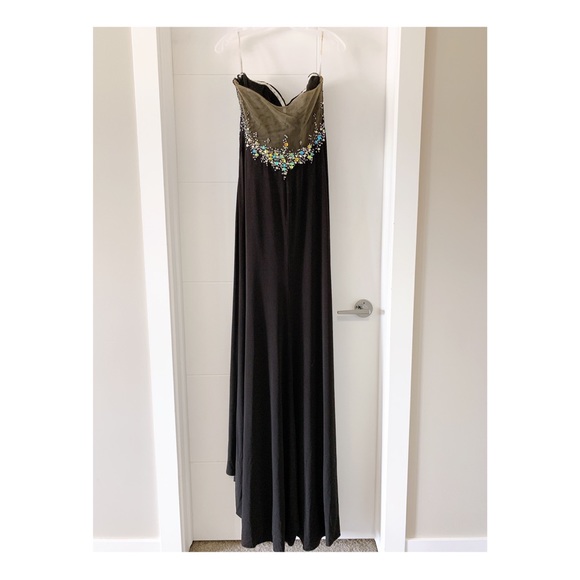 Elegant strapless gown with jewelled bodice - Picture 3 of 6